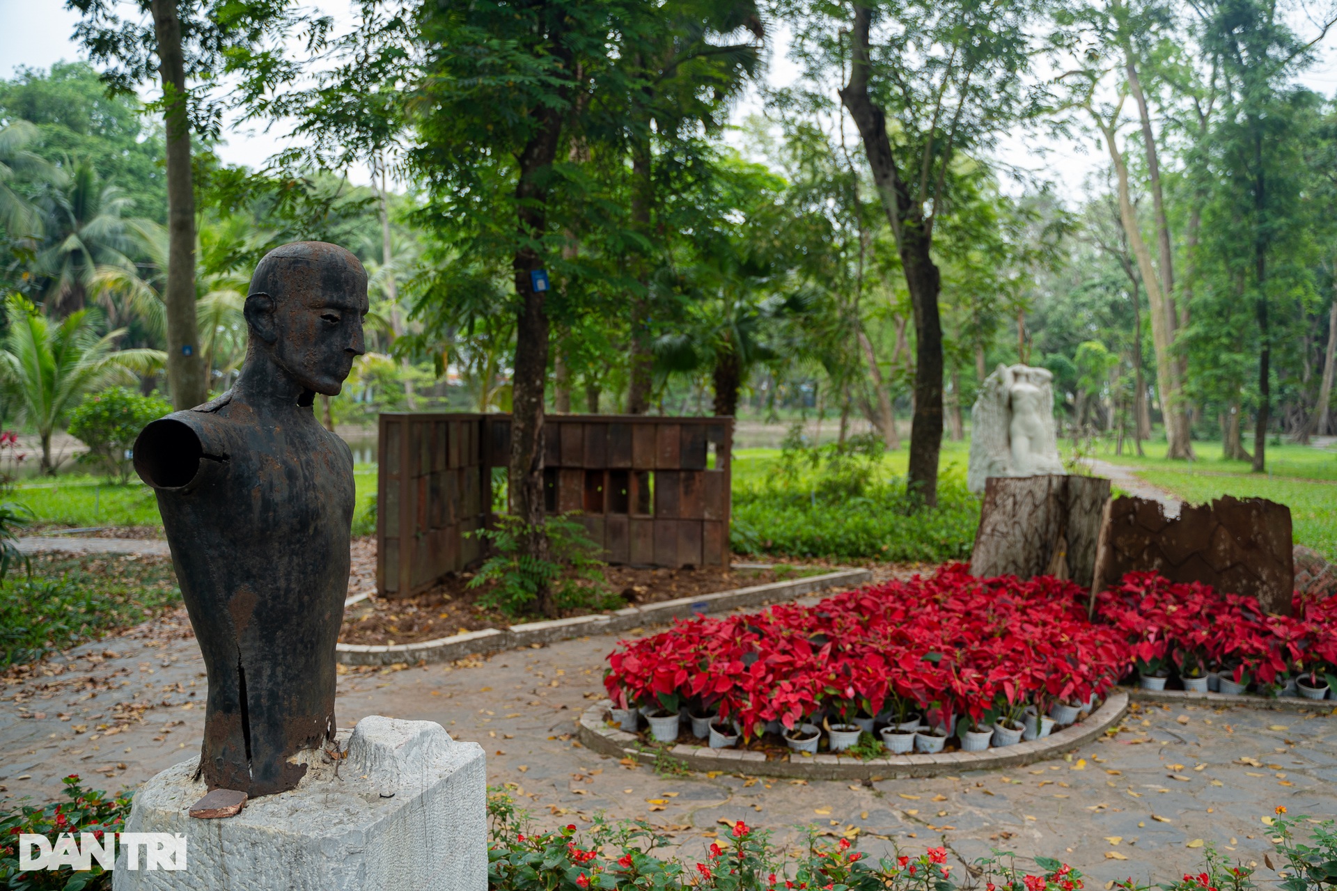 Những công viên nghìn tỷ trên đất vàng Hà Nội bị bỏ hoang - 15 Những công viên nghìn tỷ trên đất vàng Hà Nội bị bỏ hoang - 15