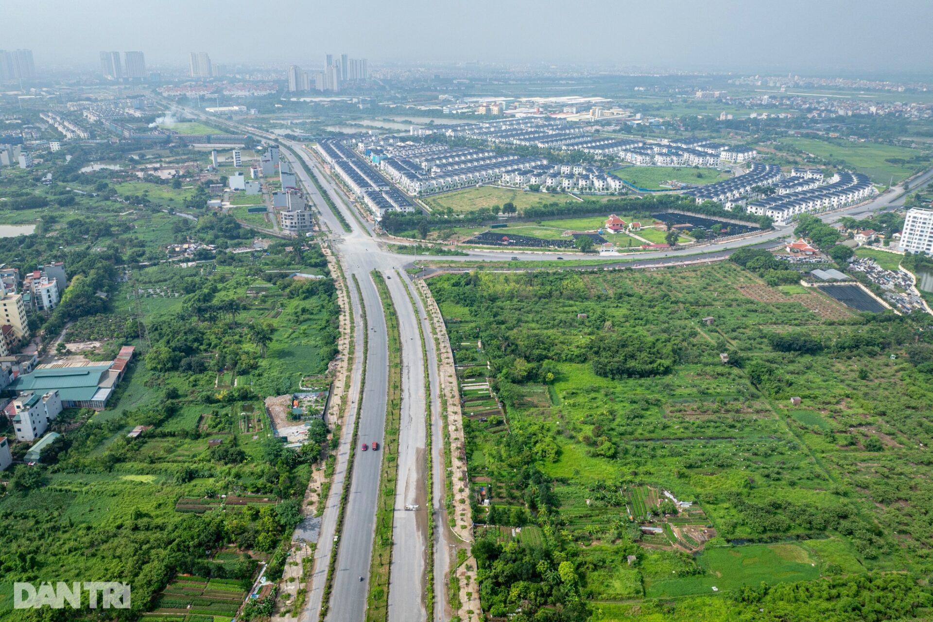 Gấp rút thi công tuyến đường 8 làn gần 1.800 tỷ tại Hà Nội - 1