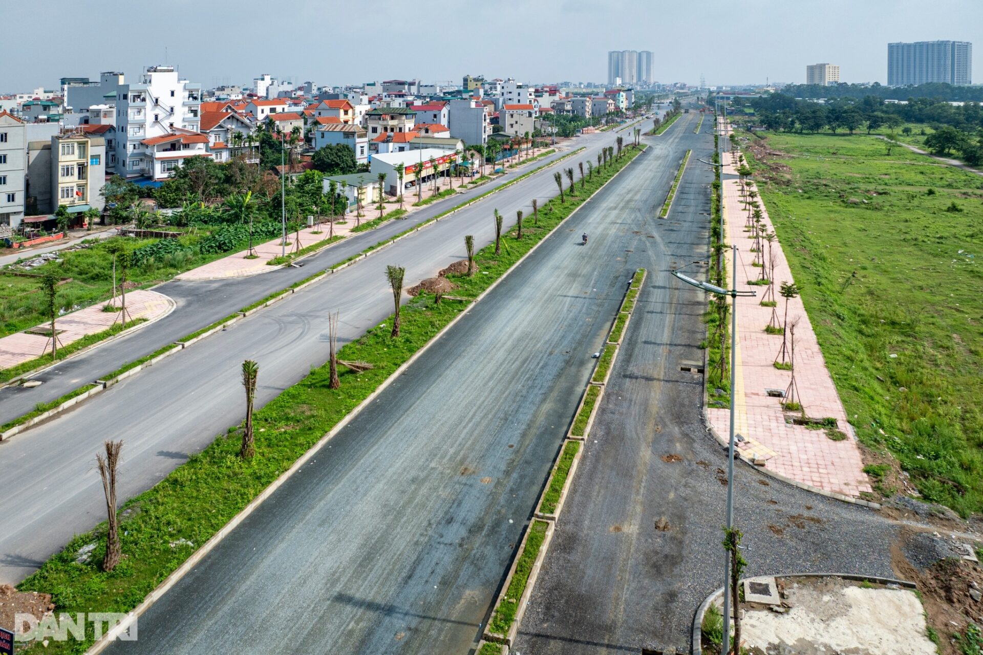 Gấp rút thi công tuyến đường 8 làn gần 1.800 tỷ tại Hà Nội - 5