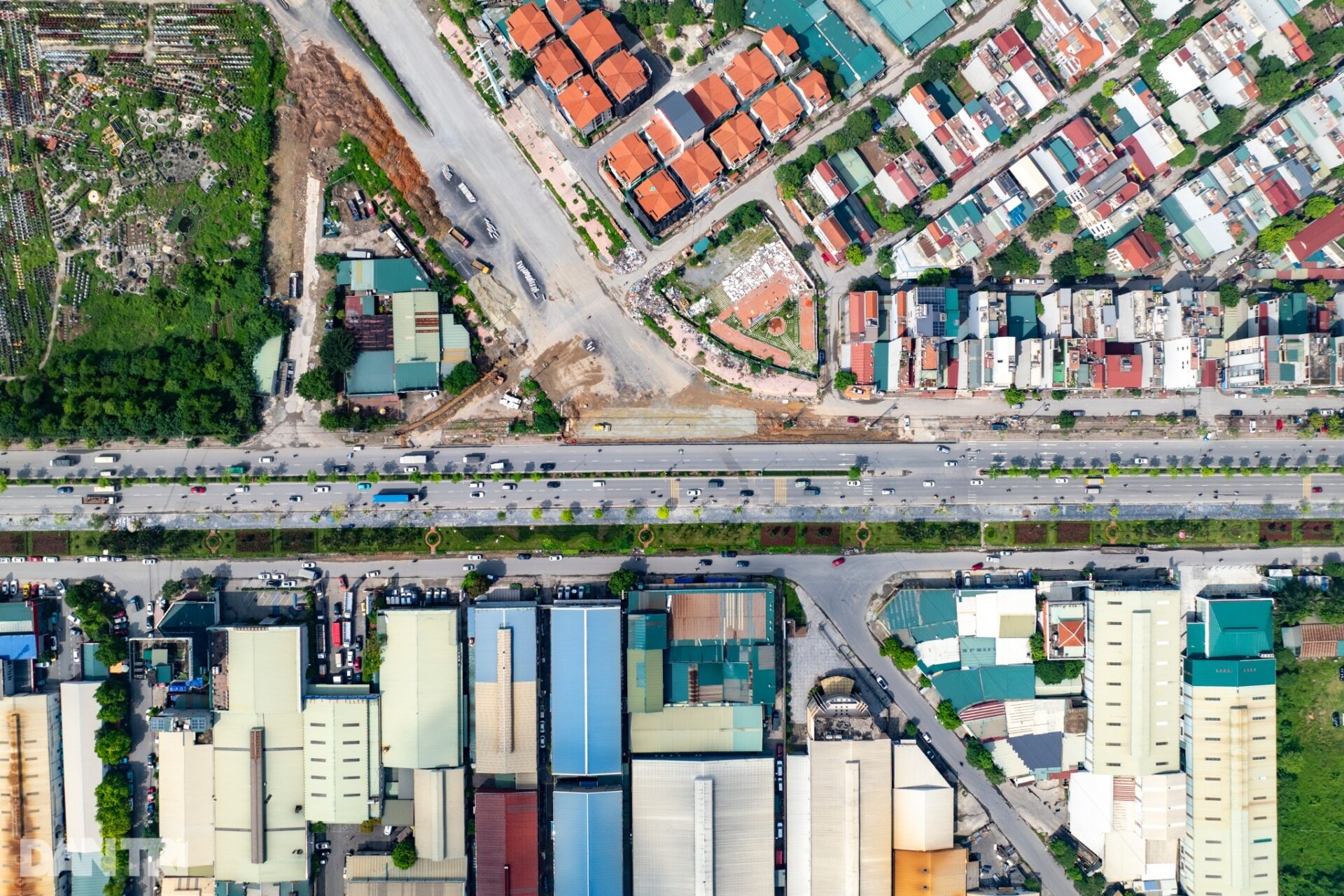 Gấp rút thi công tuyến đường 8 làn gần 1.800 tỷ tại Hà Nội - 14