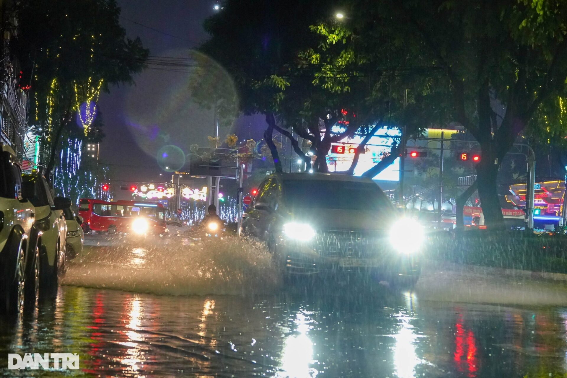 Hệ thống chống ngập nghìn tỷ bất lực khiến Cần Thơ ngập nặng sau mưa lớn - 5 Hệ thống chống ngập nghìn tỷ bất lực khiến Cần Thơ ngập nặng sau mưa lớn - 5