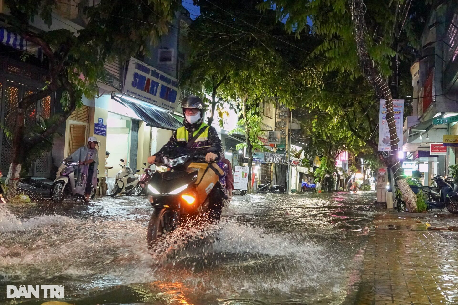 Hệ thống chống ngập nghìn tỷ bất lực khiến Cần Thơ ngập nặng sau mưa lớn - 8 Hệ thống chống ngập nghìn tỷ bất lực khiến Cần Thơ ngập nặng sau mưa lớn - 8