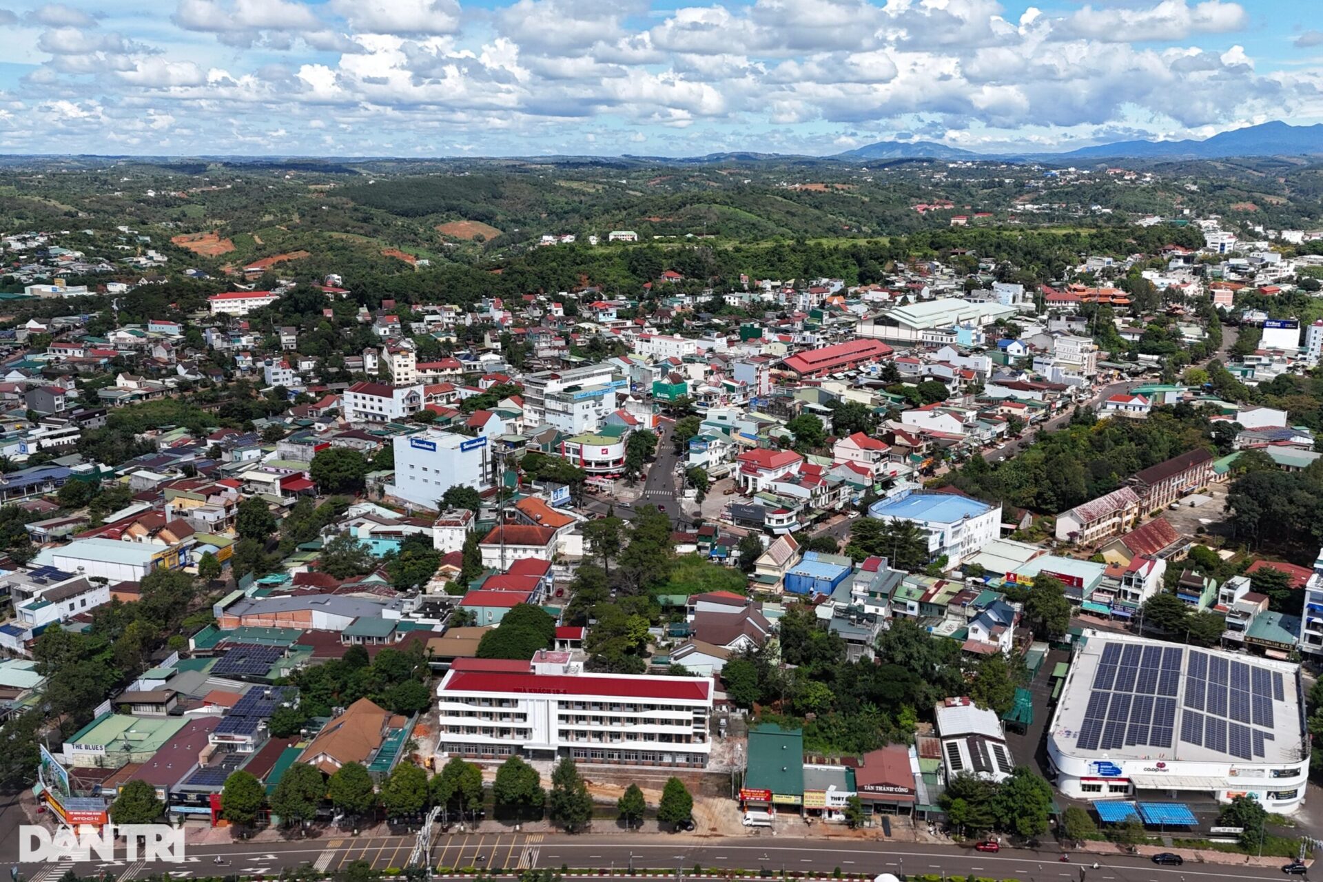 Sáp nhập về địa lý nhưng xin... không nhận cán bộ, công chức - 1