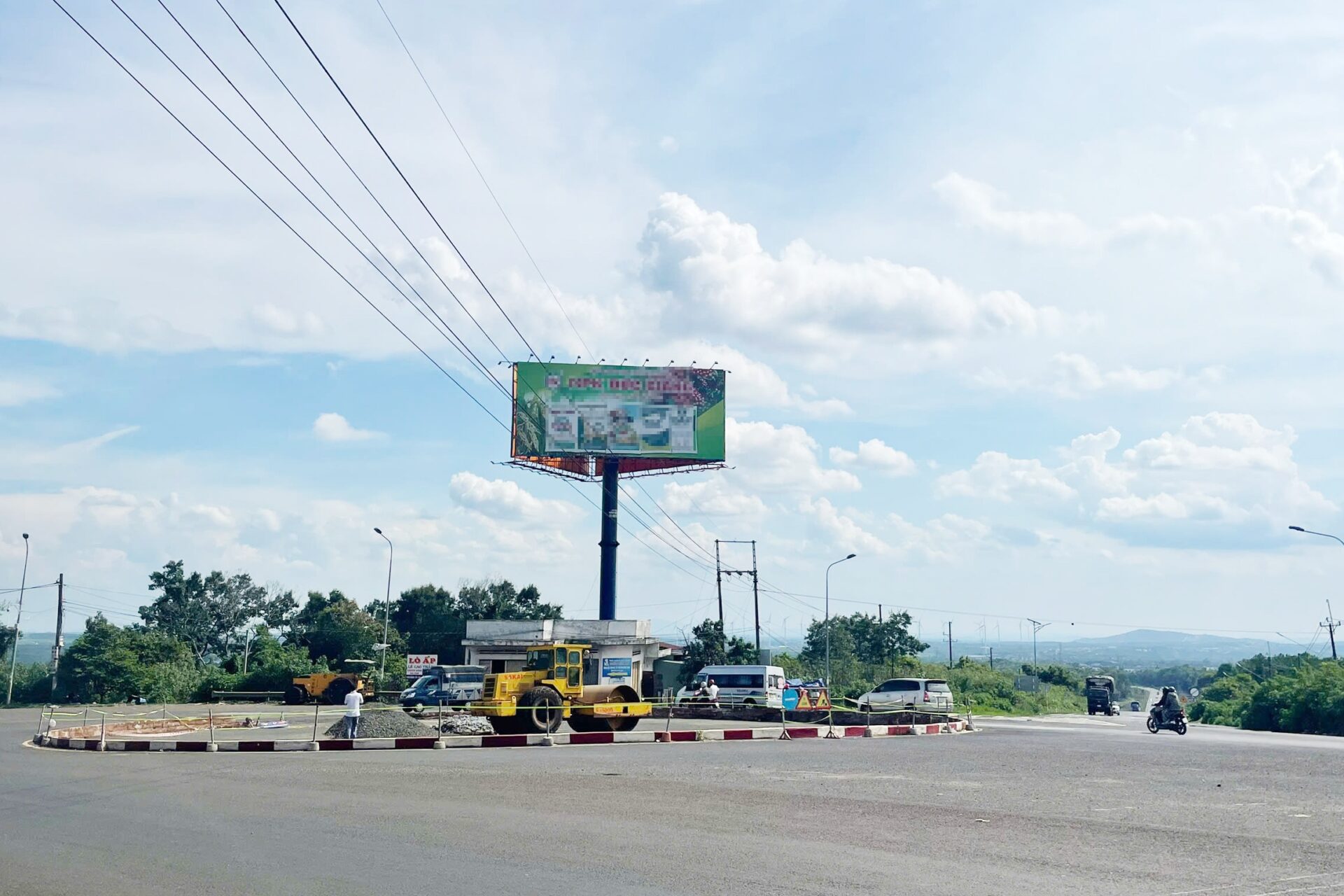 Lùm xùm việc chi hơn 5 tỷ đồng để phá bỏ vòng xuyến tại Gia Lai - 1