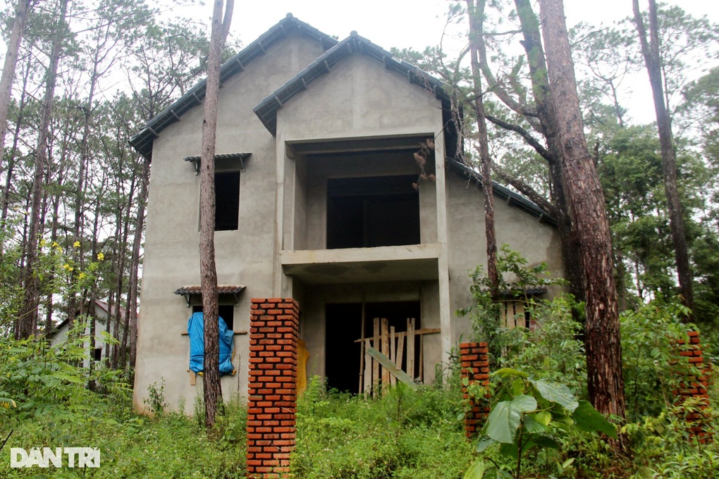 Hàng chục biệt thự ma vẫn bị bỏ hoang ở Măng Đen - 2 Hàng chục biệt thự ma vẫn bị bỏ hoang ở Măng Đen - 2