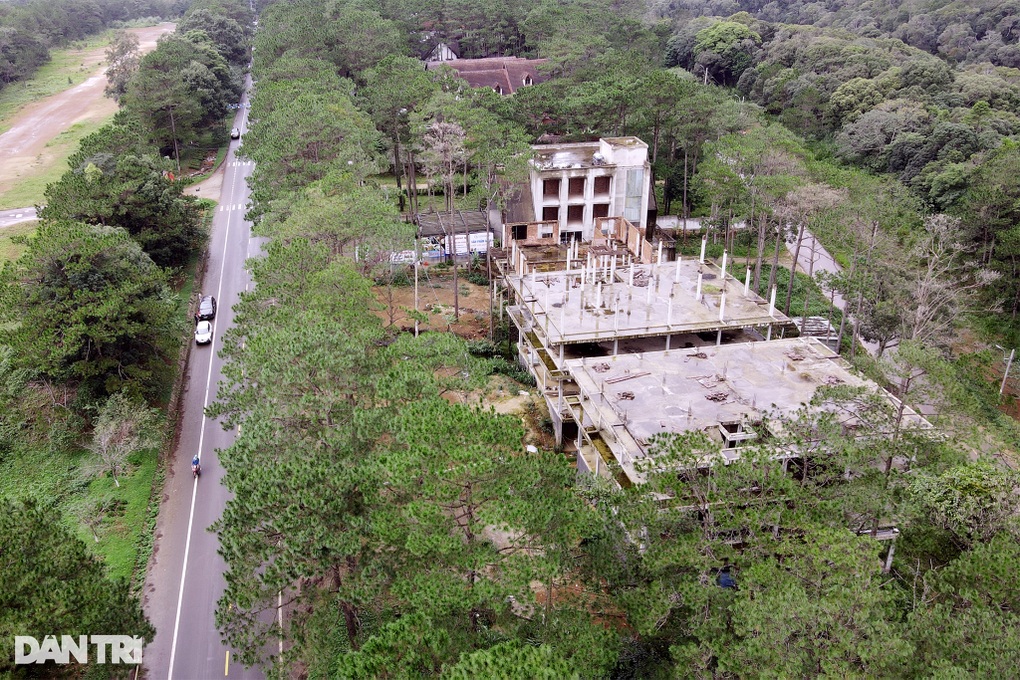 Hàng chục biệt thự ma vẫn bị bỏ hoang ở Măng Đen - 3 Hàng chục biệt thự ma vẫn bị bỏ hoang ở Măng Đen - 3