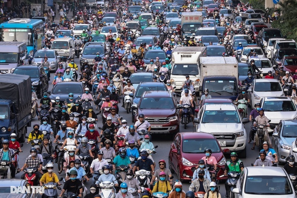 Không có chuyện cấm ô tô sản xuất trước năm 2017 vào Hà Nội và TPHCM - 1