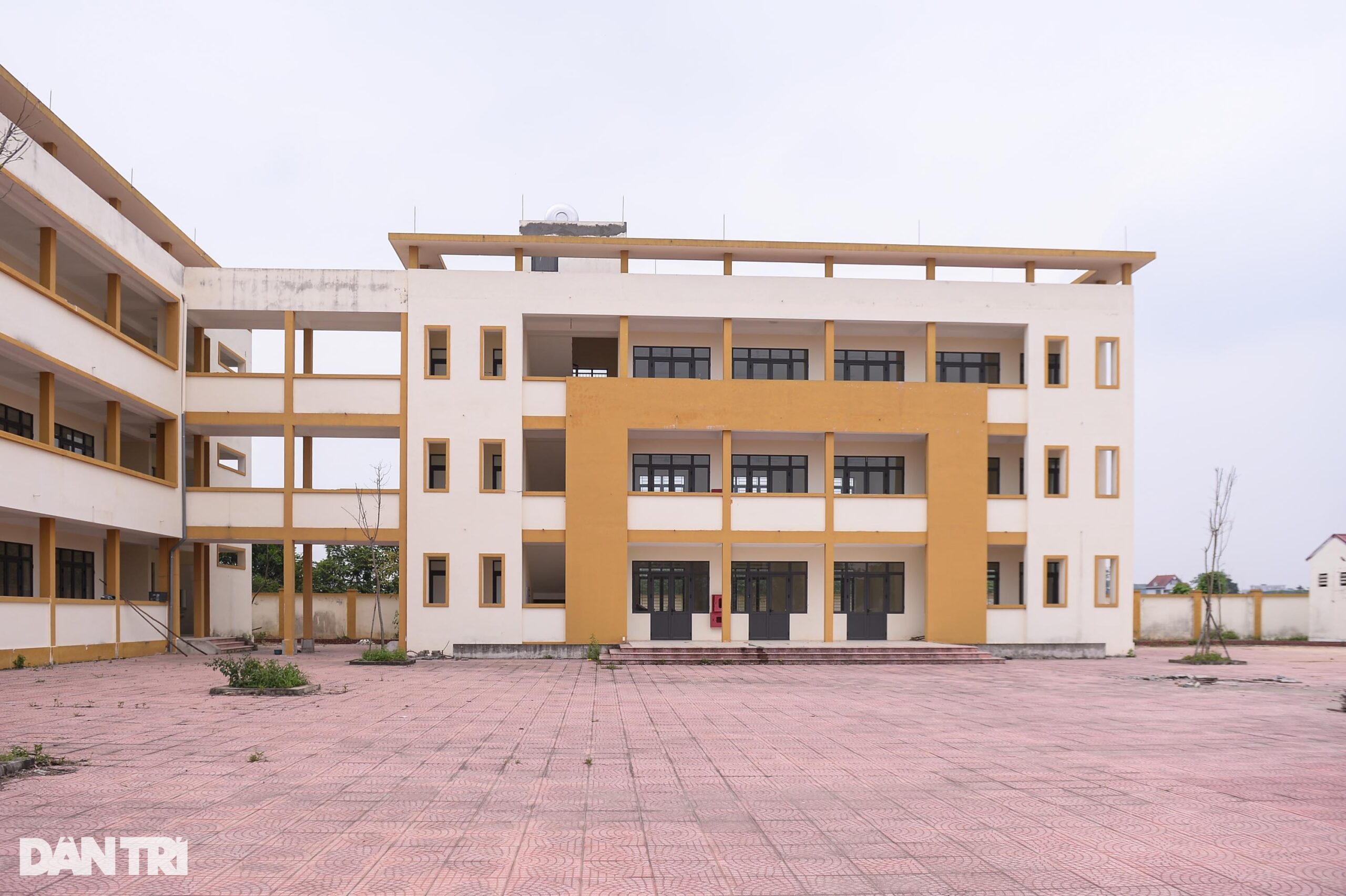 Hai trường học được xây dựng khang trang bị bỏ hoang gây lãng phí ở Hà Nội - 4