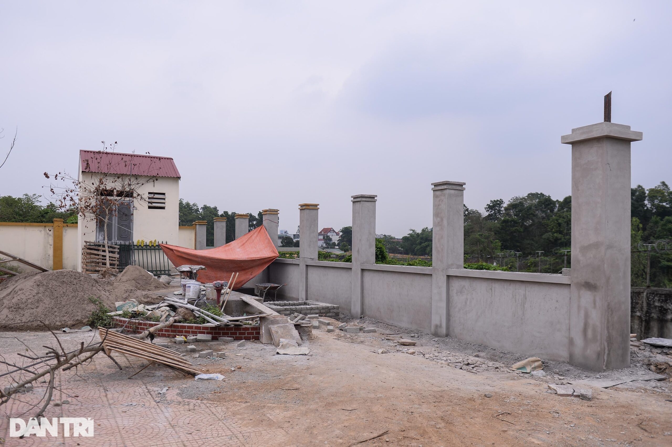 Hai trường học được xây dựng khang trang bị bỏ hoang gây lãng phí ở Hà Nội - 6