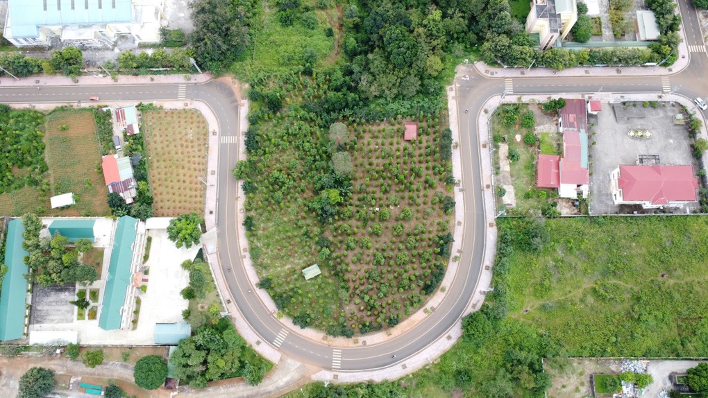 Đắk Nông chi 8 tỷ đồng nắn thẳng đường chữ U kỳ lạ - 1 Đắk Nông chi 8 tỷ đồng nắn thẳng đường chữ U kỳ lạ - 1