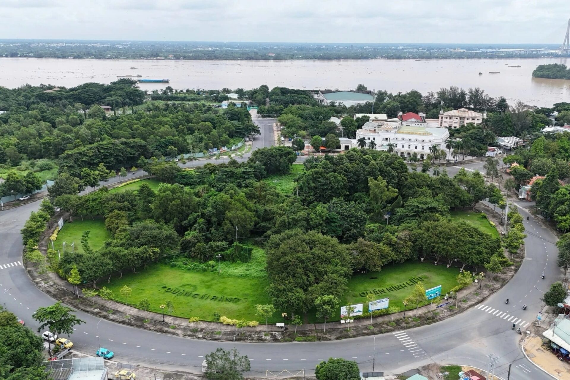 Cần Thơ tiếp tục đấu giá đất vàng sau nhiều năm bị ế - 1 Cần Thơ tiếp tục đấu giá đất vàng sau nhiều năm bị ế - 1