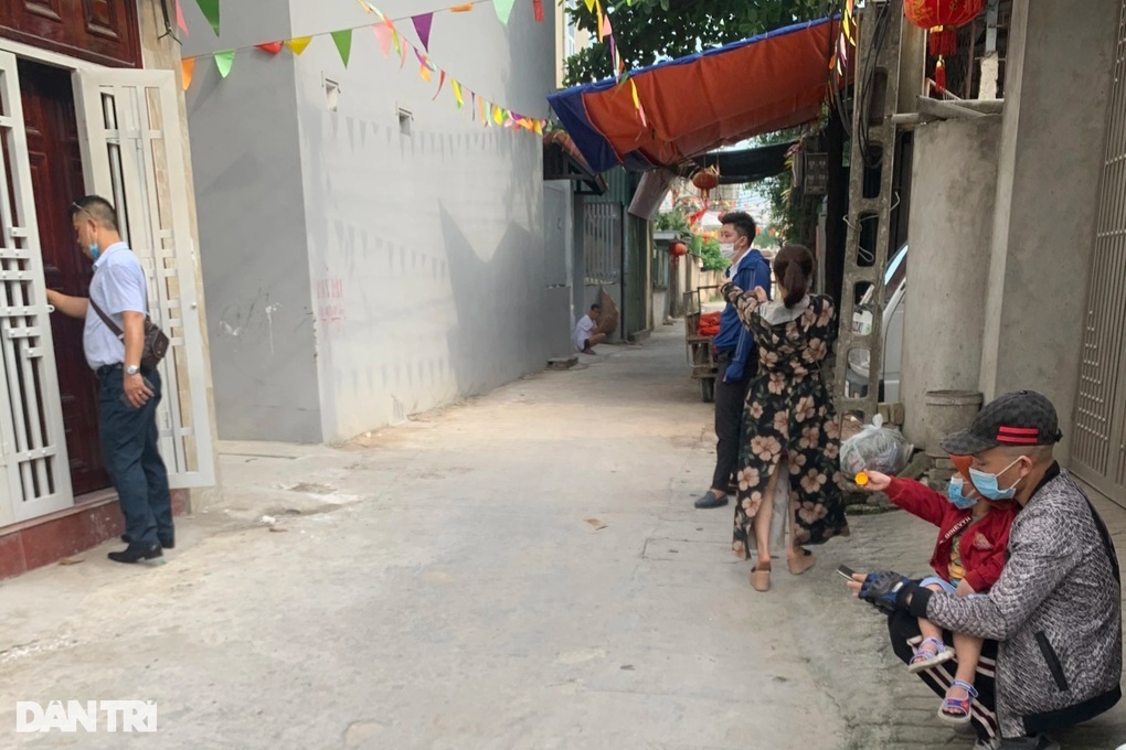 Nhà trong ngõ Hà Nội giảm nửa tỷ vẫn hiếm khách hỏi, nhà đầu tư mắc kẹt - 1